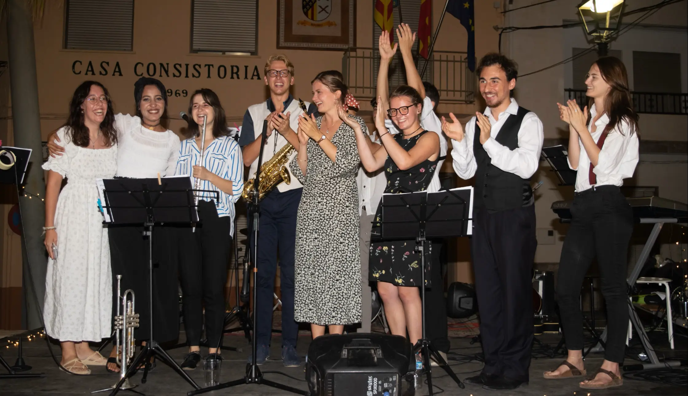 A Fling Called Swing musicians and volunteers together
